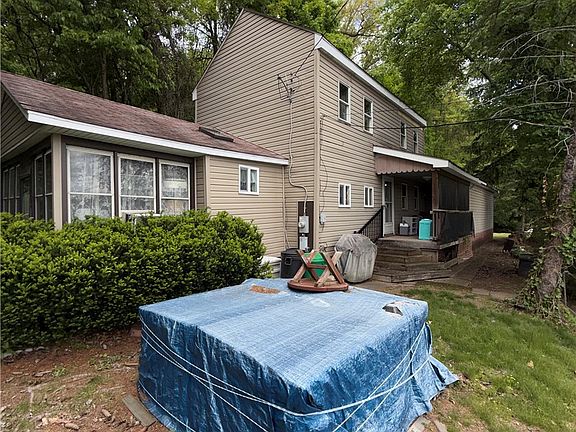 3rd image of 977 Sharon Rd