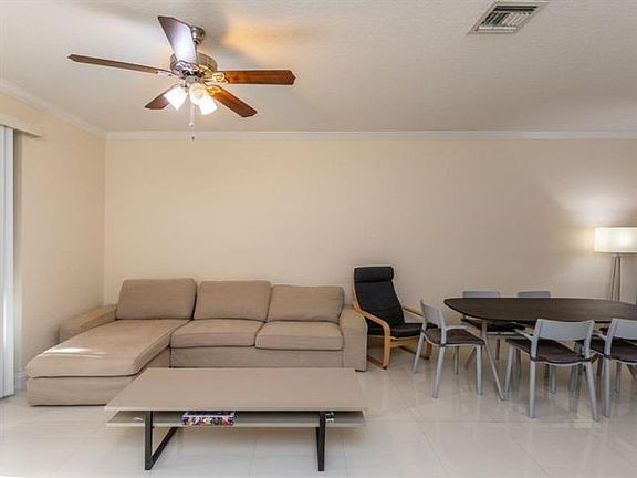 5th image of 4214 Vineyard Cir #1