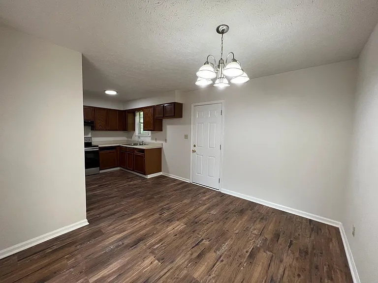16 Traylor St — Photo 6