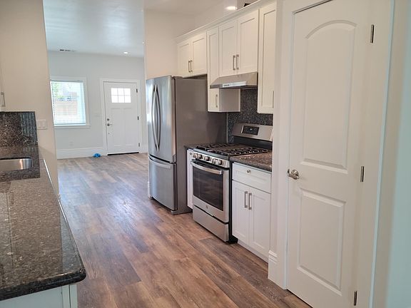 4th image of 627 Harvest Ln