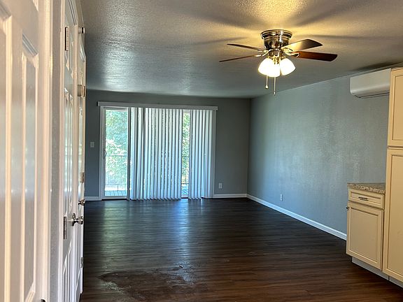 2nd image of 4072 Market St NE #6