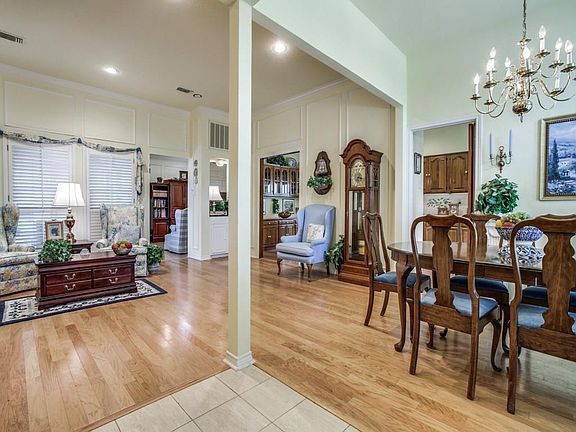 3rd image of 2553 Bluebonnet Dr