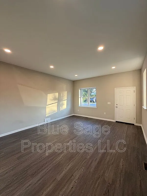 4 bed, 2.0 bath, 1622 sqft, $2,195 — Photo 4