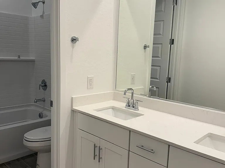 2890 E Frontiersman Ln — Photo 9