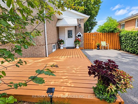 3rd image of 8 Leneck Ave