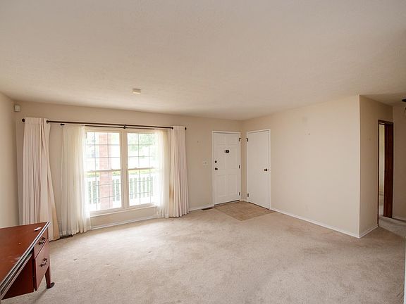 5th image of 910 S Southland Dr