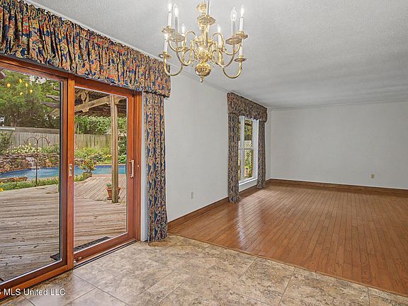 5th image of 109 Dogwood Dr