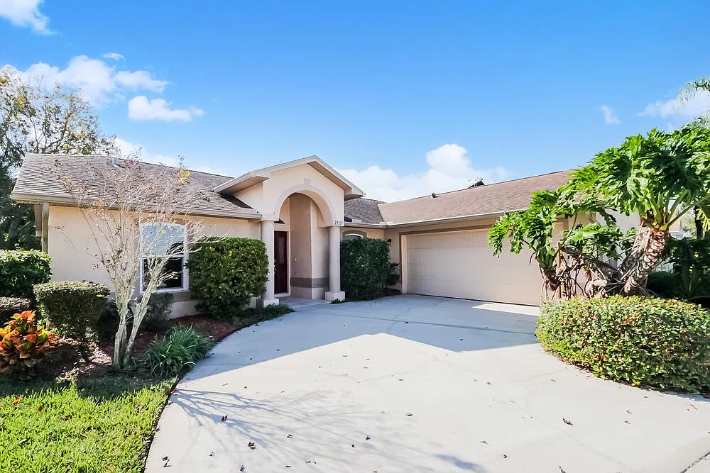 3 bed, 2.0 bath, 1558 sqft, $2,360 — Photo 1