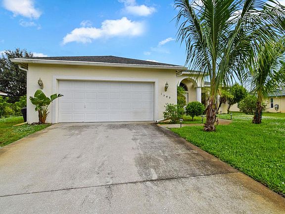 3rd image of 1549 SE Crowberry Dr