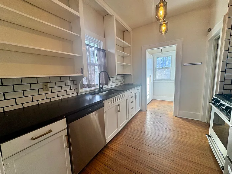 810 S 35th St — Photo 14