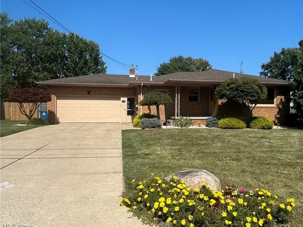 621 W Harvey St, Struthers, OH 44471