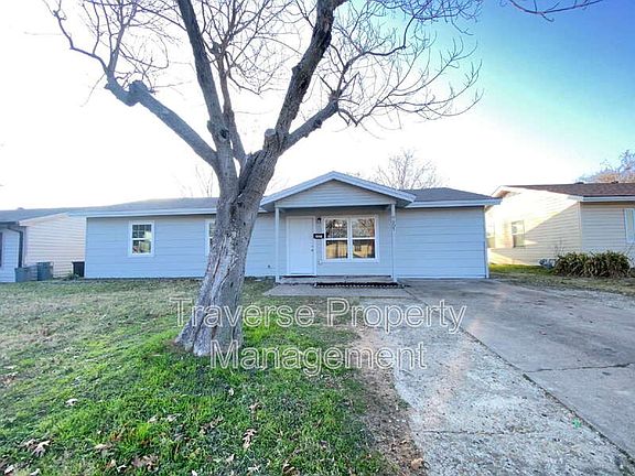 2nd image of 905 Milam Dr