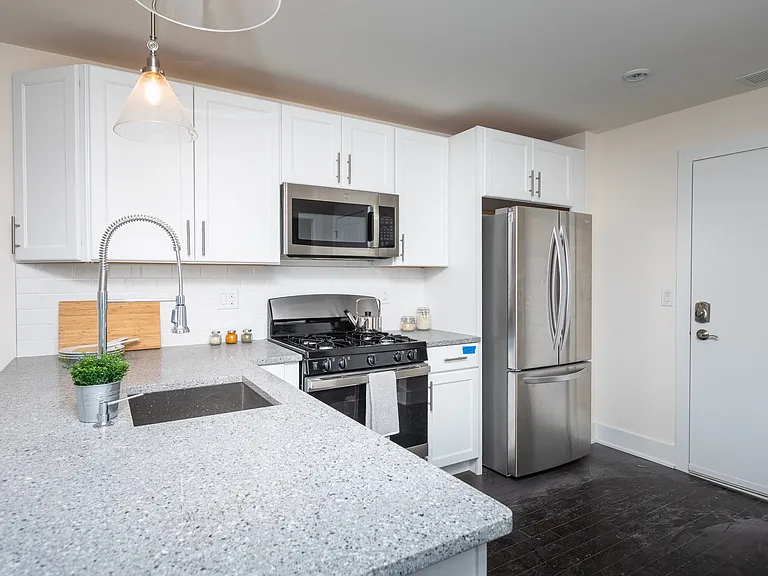 2445 N Front St #3 — Photo 10