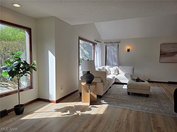 2nd image of 5009 Lansdowne Dr