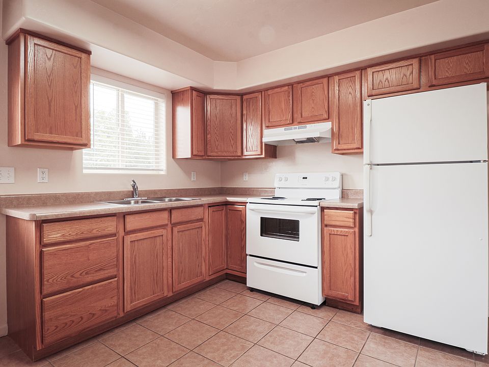 1st image of 2589 E Cactus Rd #O