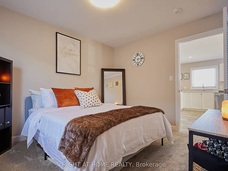 42 Moonstone Cres — Photo 16