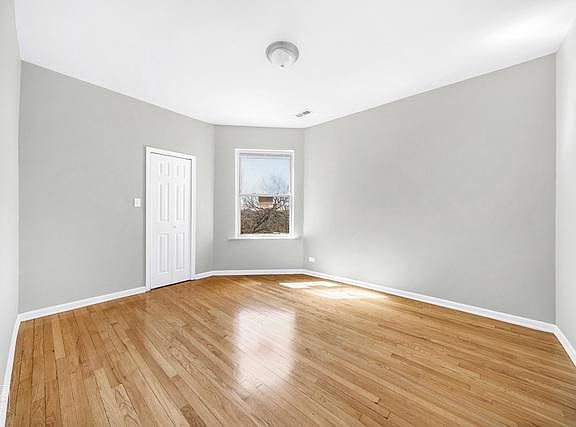 4th image of 4039 W Van Buren St #1