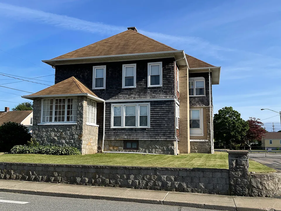 15 Forest St