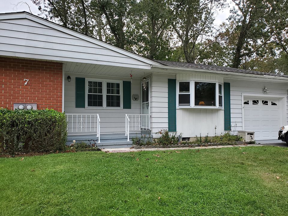 1st image of 7 Nebraska Dr #A