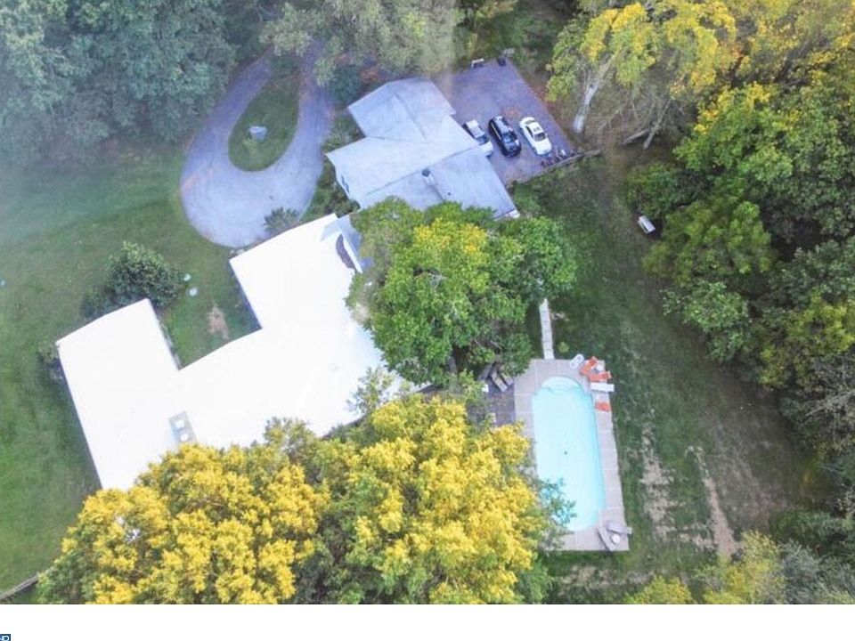 1st image of 433 Dogwood Dr