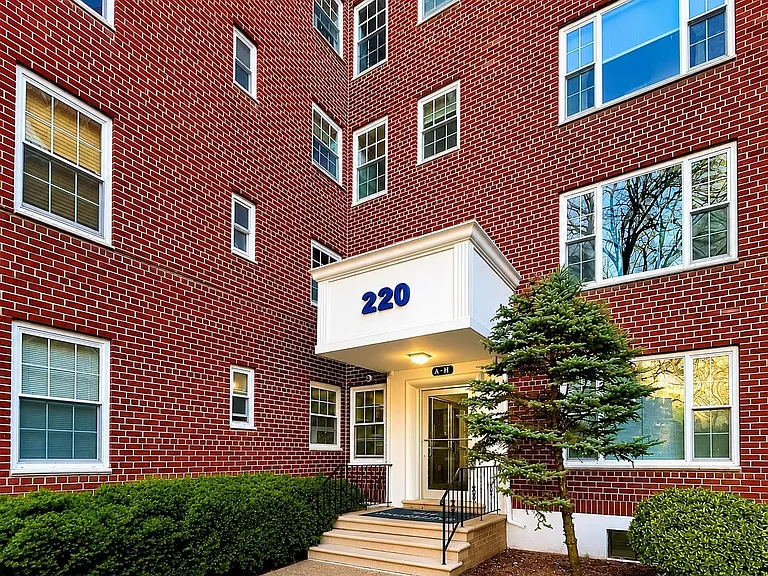 220 Pelham Rd #2H — Photo 1