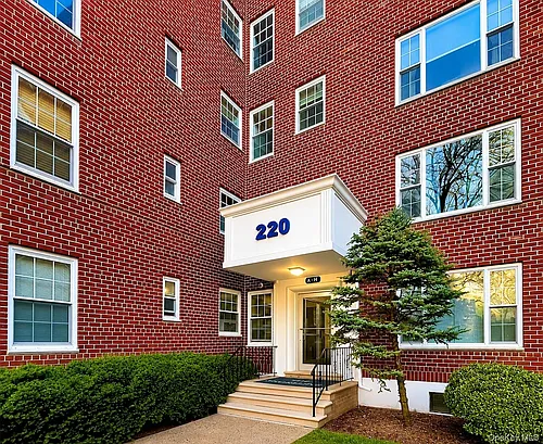 220 Pelham Rd Photo 1