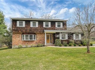 110 Edgewood Dr, Central Valley, NY 10917