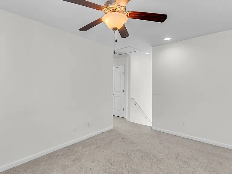 212 Longford Dr — Photo 25