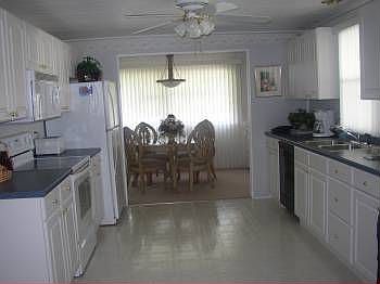 5th image of 176 NE Emerald Dr