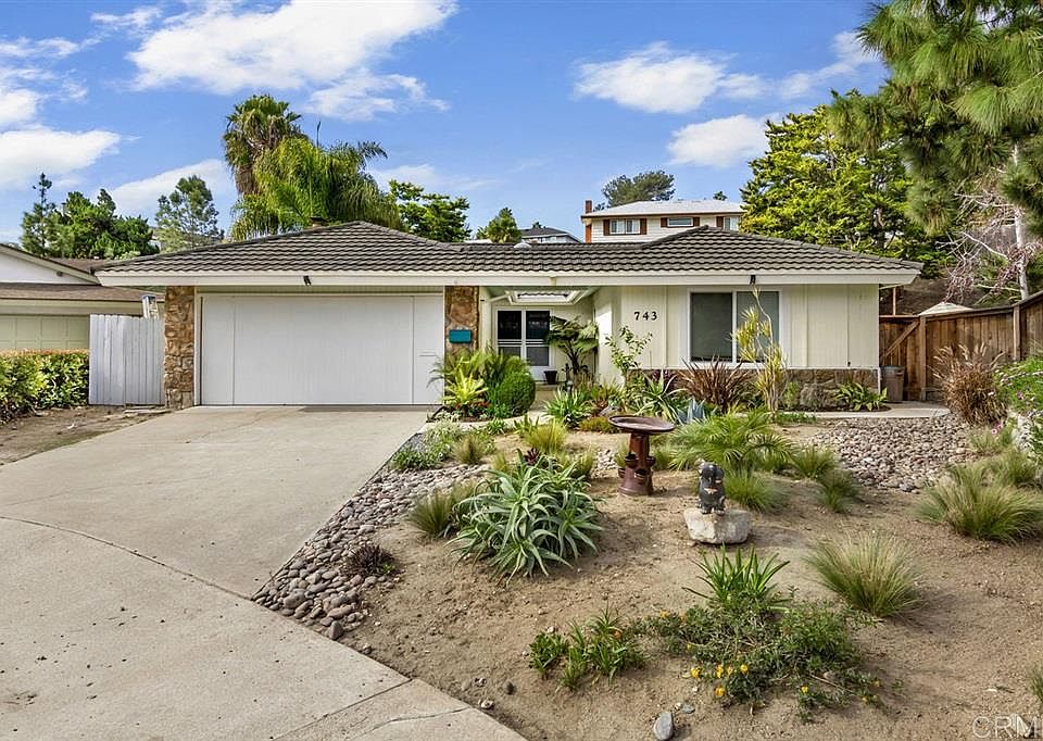 1st image of 743 Sonrisa St