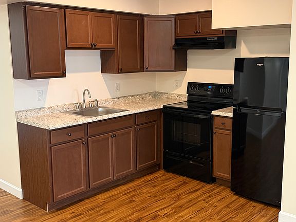 3rd image of 3018 Main St