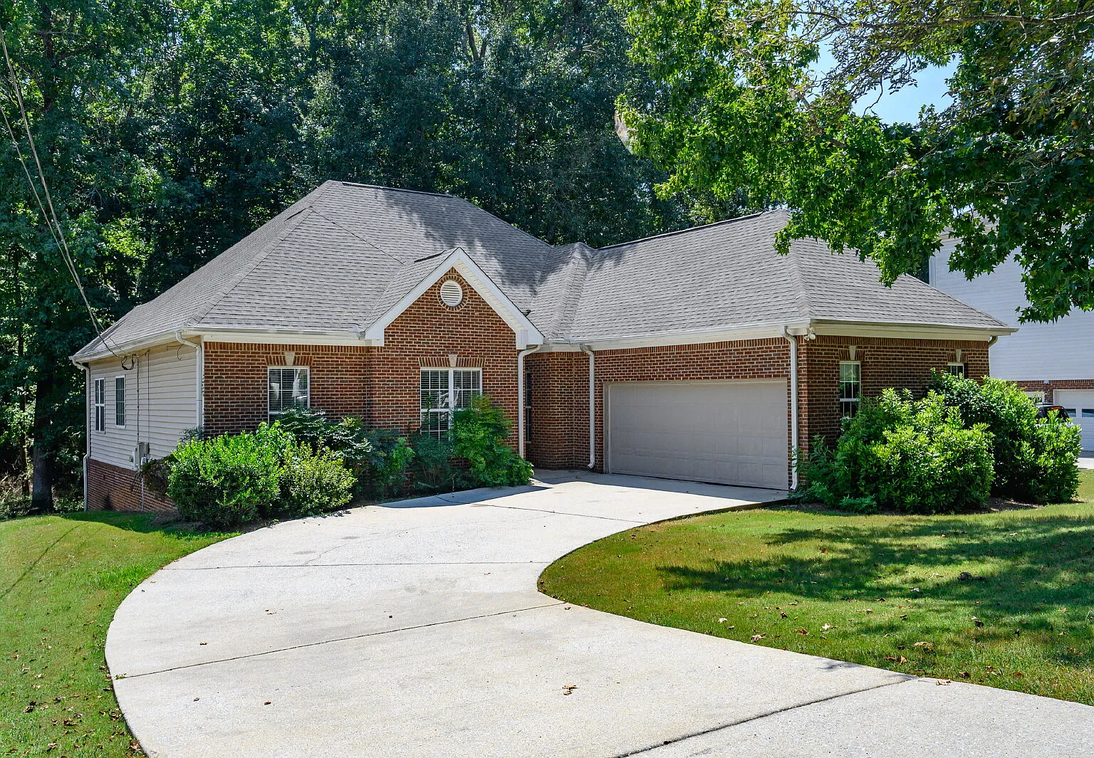 3 bed, 2.0 bath, 1944 sqft, $2,300 — Photo 1