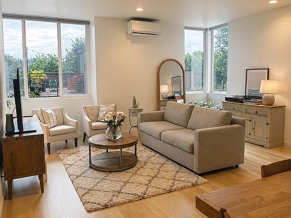 2nd Floor Living Area