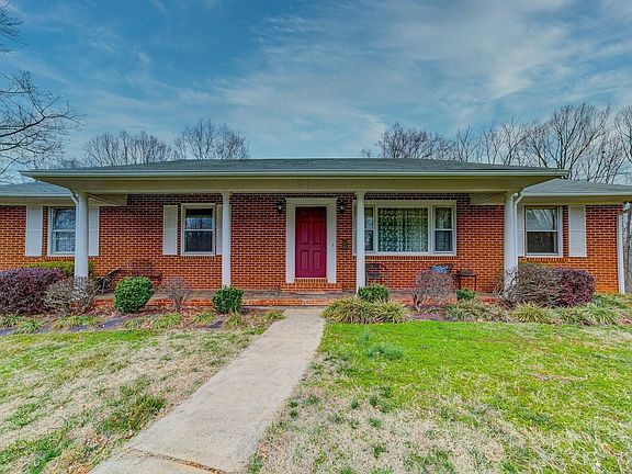 3rd image of 136 Daffodil Dr