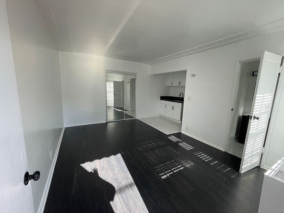 1st image of 851 S Kenmore Ave #0B-1Ba