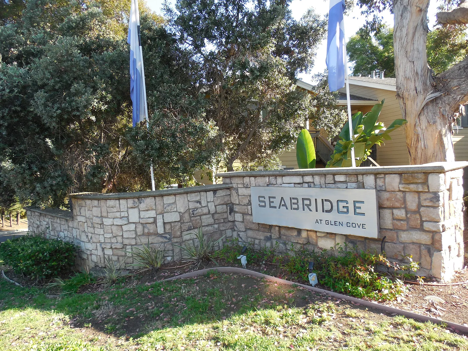 2 bed, 901 sqft, $2,200 — Photo 1