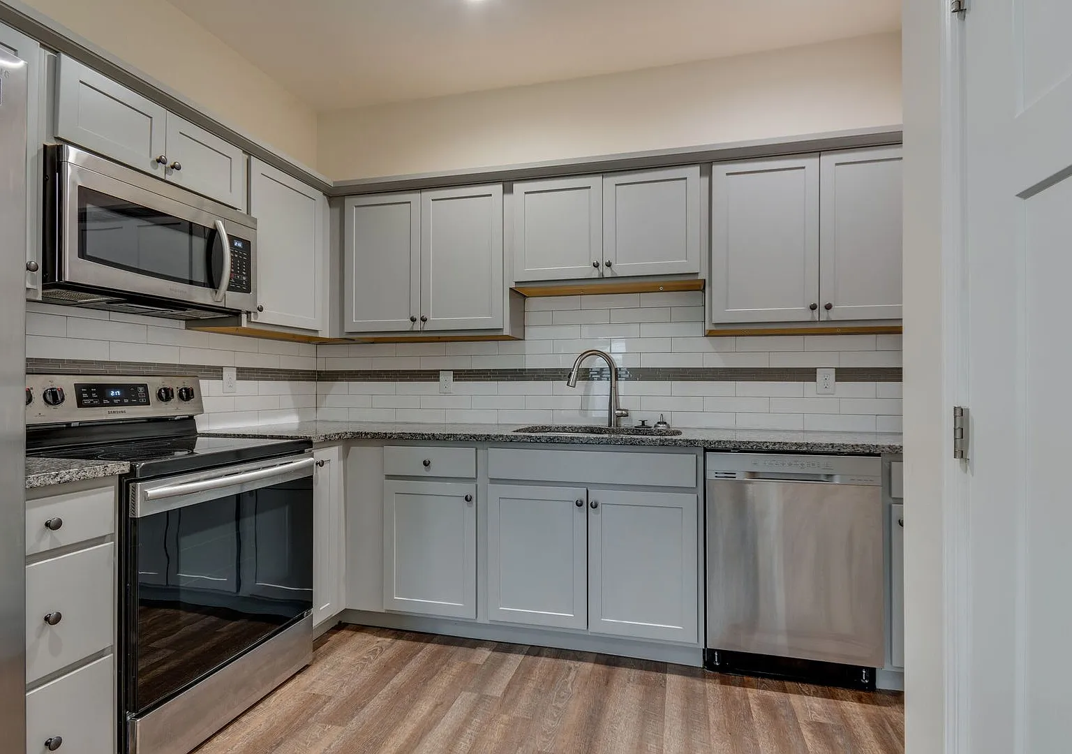 2 BR 2 Bath Condo with Garage — Photo 3