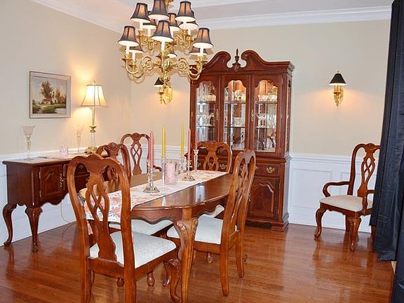 5th image of 126 Oakview Dr