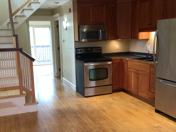 495 West St, Amherst, MA 01002