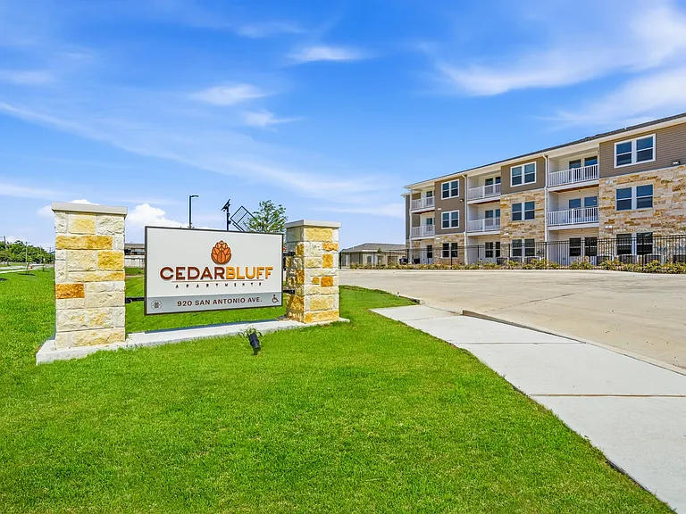 Cedar Bluff Apartments — Photo 7