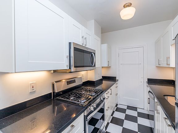 5th image of 421 Van Dyke Ave #36