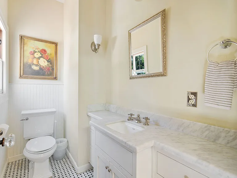 2052 Alameda Way — Photo 32
