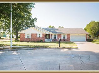 5880 SE Meadowcrest Dr, Bartlesville, OK 74006