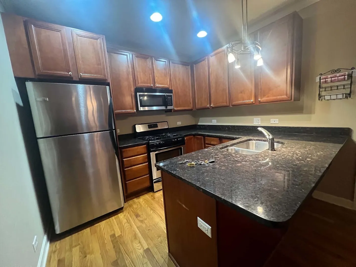 2 bed, 950 sqft, $2,000 — Photo 2