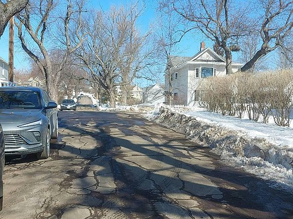 5th image of 318 Winnipeg Ave