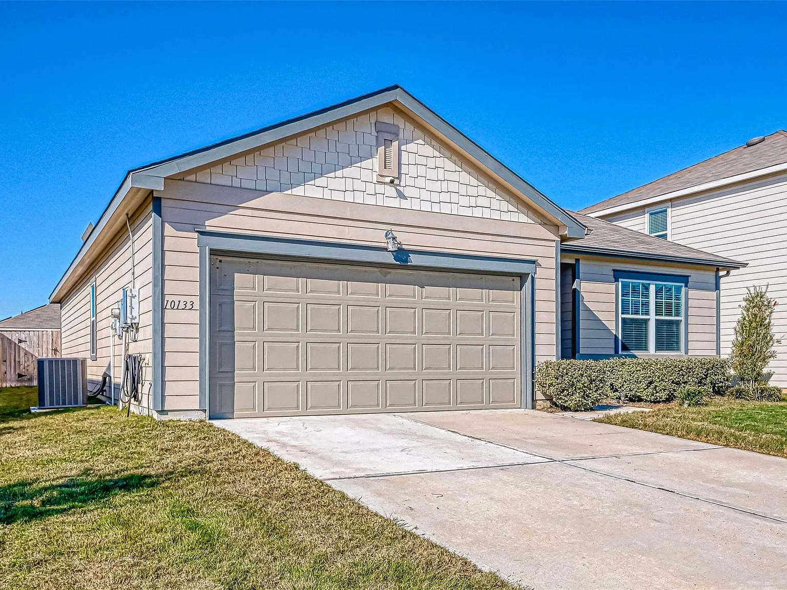4 bed, 2.0 bath, 1826 sqft, $1,995 — Photo 3