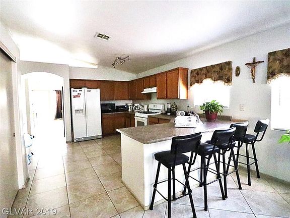 3rd image of 2740 Echo Springs St