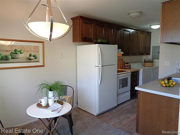 5th image of 2653 Pineridge Ct