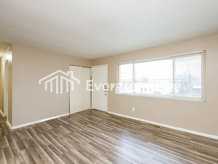 11715 Hamlet Rd — Photo 5