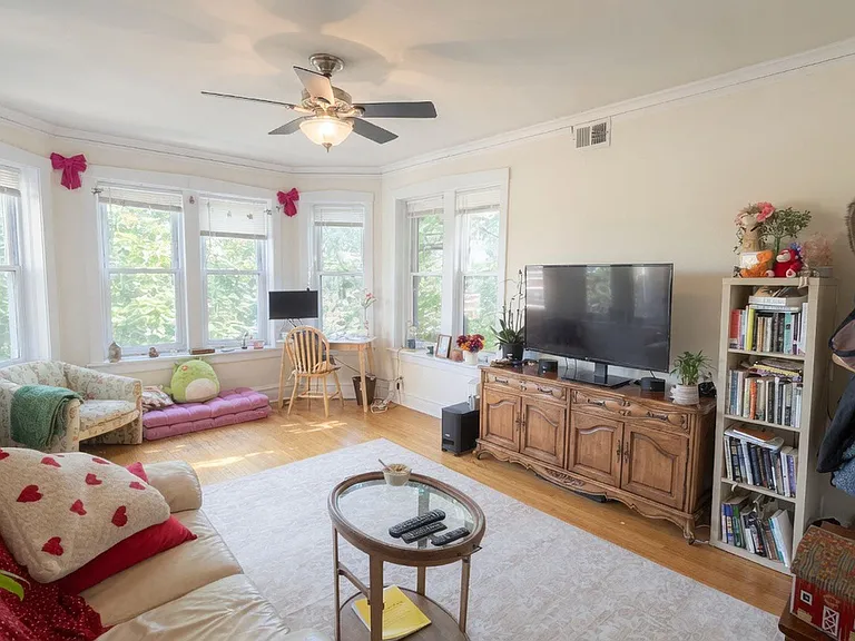 2554 W Eastwood Ave #3 — Photo 3